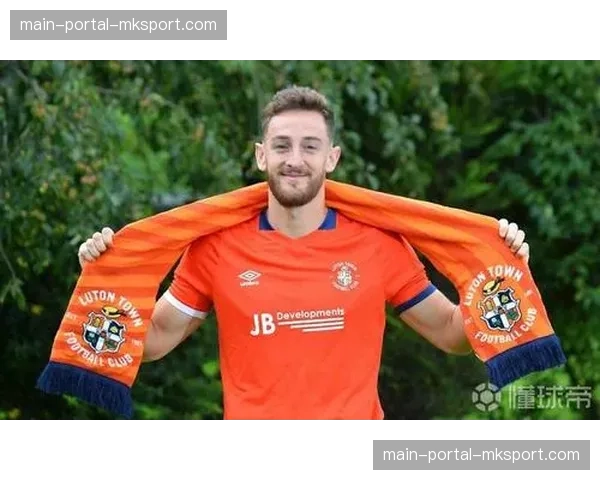 专访卢顿队长洛克耶：“我们经历过附加赛，压力不会让我们崩溃”