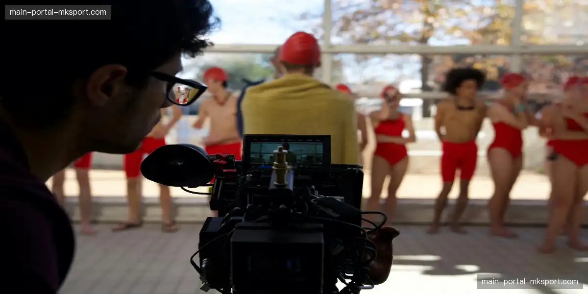 📸 冠军将花束抛向观众,爱与喜悦共同分享,热血共振全场!💐